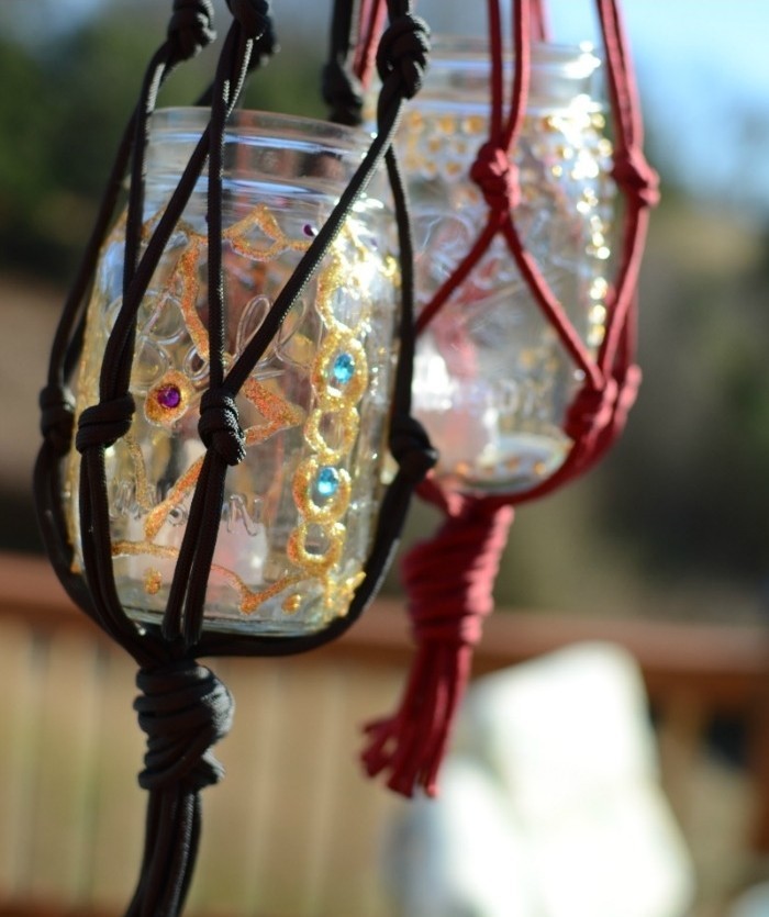 macramé technique, pot en verre, lanterne à bougies, décoration en or et turquoise