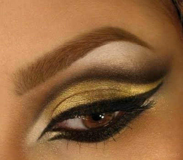 maquillage-oeil-de-chat-noir-et-doré-vert-yeux-marrons