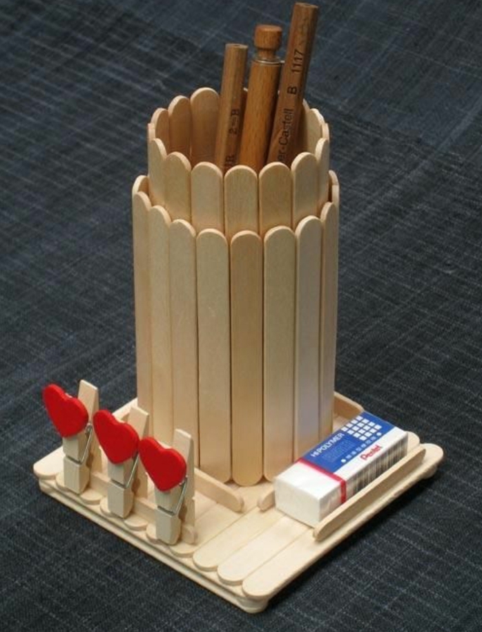modele-organisateur-de-bureau-fabriquée-à-partir-de-pots-a-crayon-idée-comment-fabriquer-un-pot-à-crayon-original-soi-meme