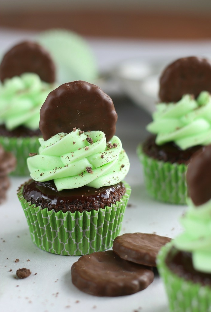 muffin-facile-mint-cupcakes-cookies-decoration-chocolat-fondu-creme-verte