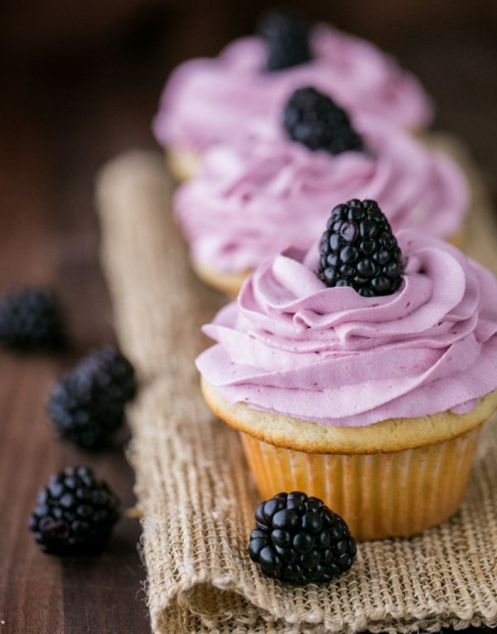muffin-sucré-whisky-lavender-decoration-mures-creme-rose-base-citron-vanille