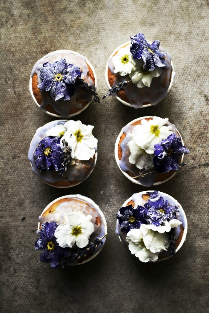 muffin-vanille-lavender-cupcakes-decoration-violettes-topping-sucre