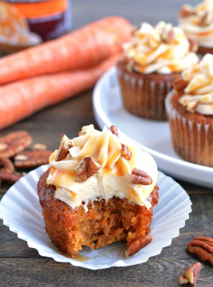 muffins-moelleux-caramel-and-chopped-nut-cupcakes-carrots-noix-creme-oeufs