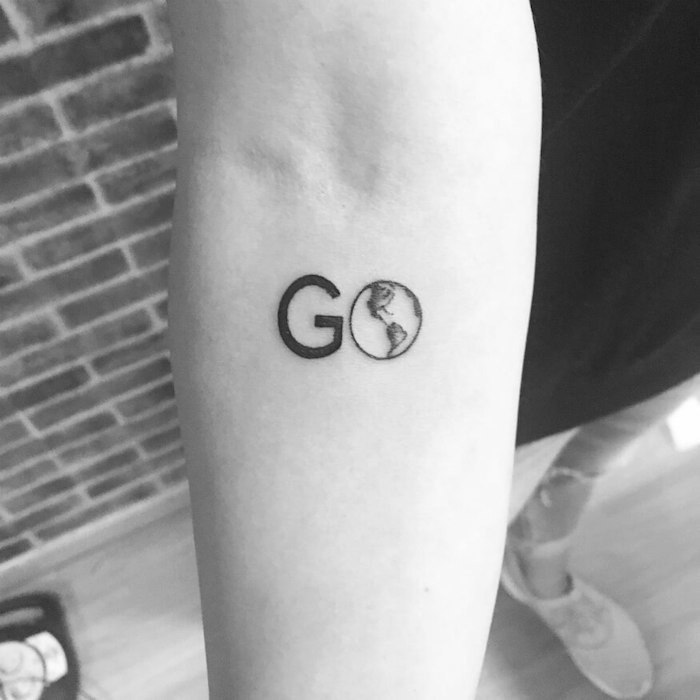tattoo go tatouage symbole liberté avec petite terre sur avant bras