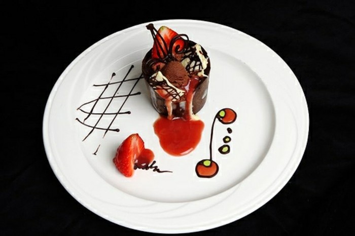 photographie-dessert-au-chocolat-et-fraises-idée-comment-faire-des-décors-en-chocolat-soi-meme