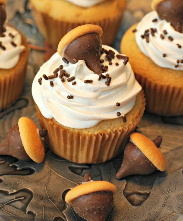 recette-de-muffins-base-citron-vanille-creme-decoration-chocolat-glands