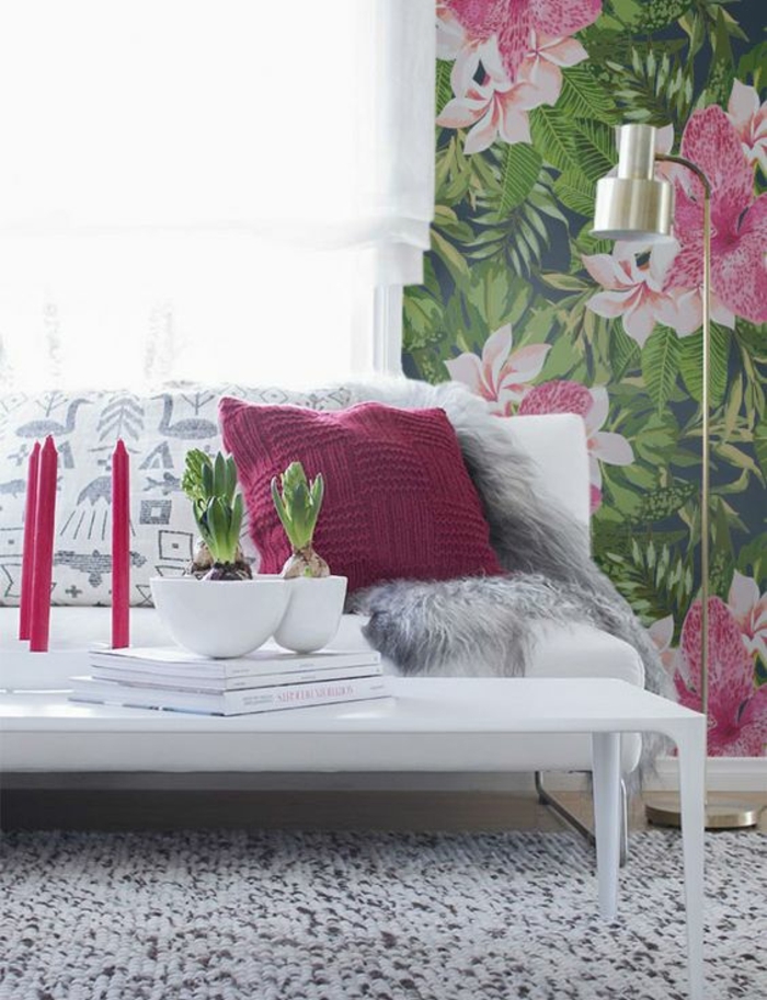 salon-girly-déco-blanche-et-rose-papier-peint-jungle