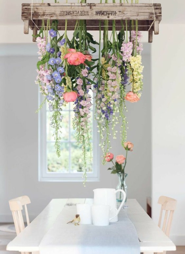 suspension-florale-fleurs-printanières-idée-activité-créative-de-printemps-decor-salle-à-manger-rustique-fleurs