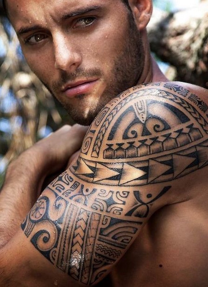 tatouage maori signification requin maorie bracelet avant bras polynesien