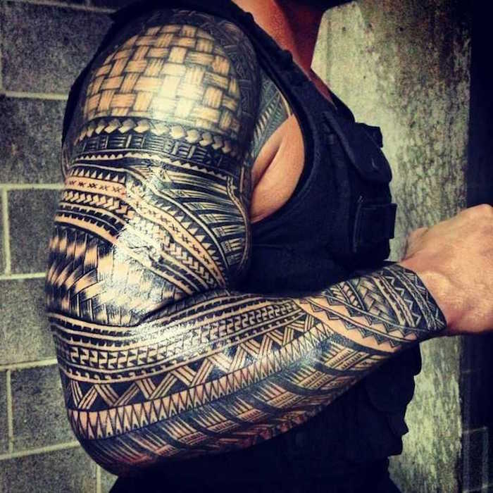 tatouage maorie avant bras homme dessin maori symbole polynésien
