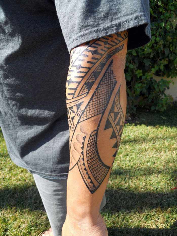 tatouage maorie avant bras homme signification tatouage polynésien samoan