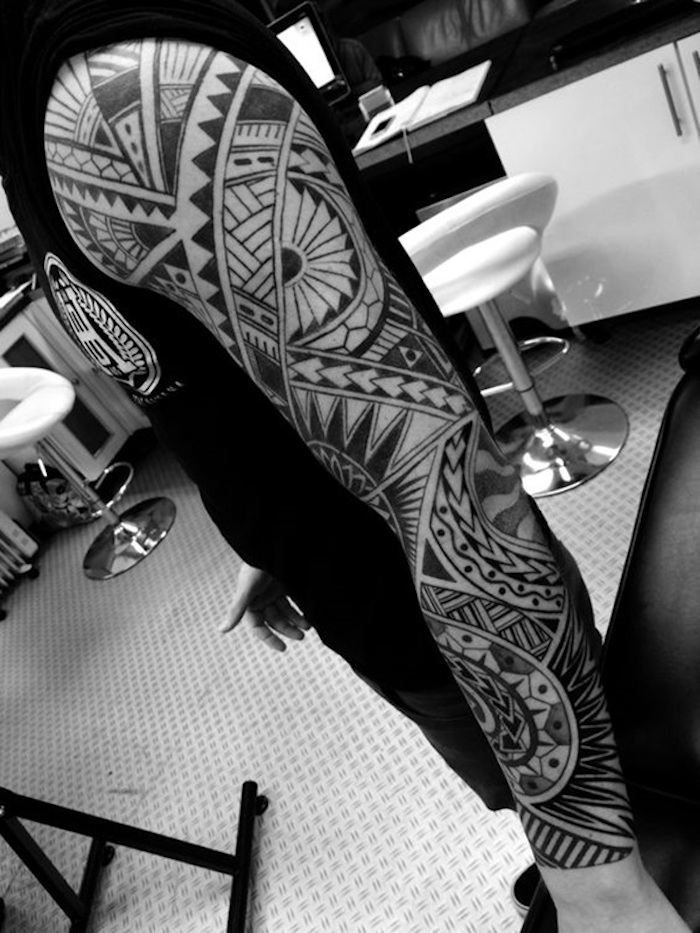 tatouage polinesien tahitien polynésiens indonésien tatoueur tattoo maorie