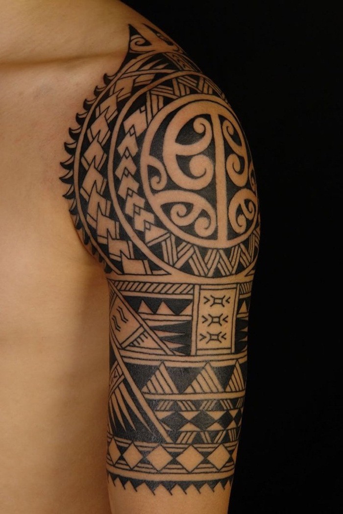 tatouage polynesien tattoo maorie maori femme samoan epaule signification bras