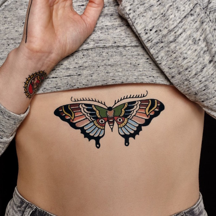 tatouages ephemeres femme papillon couleur ventre fille