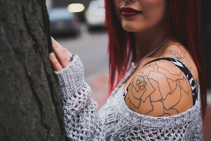 tattoo temporaire femme fleurs traits simples non permanent ephémere