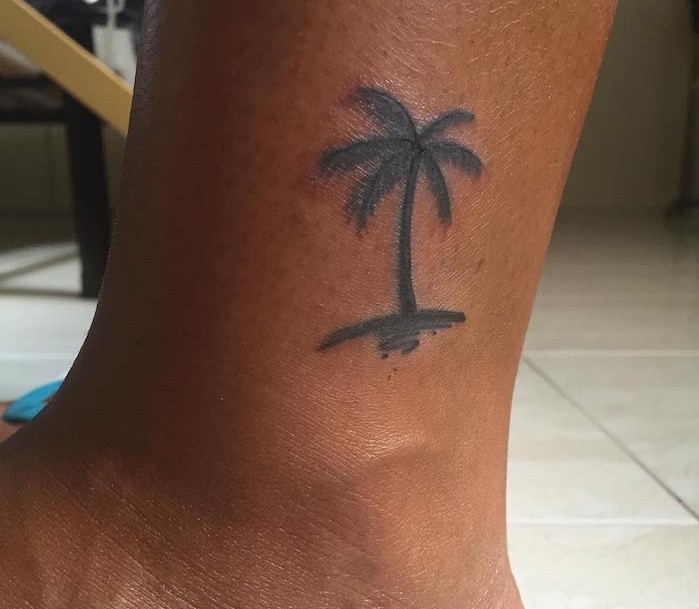 idee tattoo vacances et voyage soleil palmier sur cheville