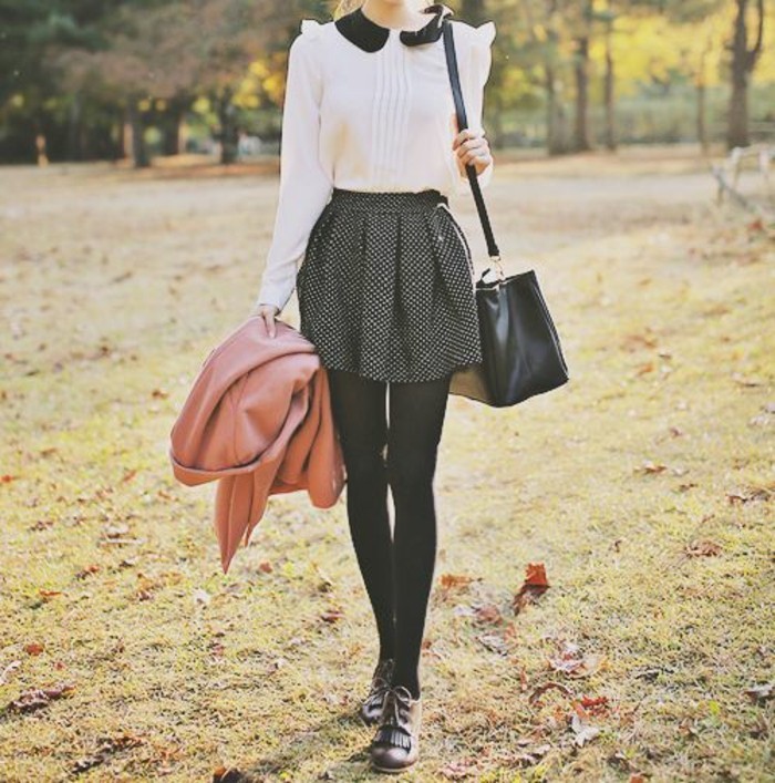 tenue-chic-rétro-jupe-évasée-à-pois-chemisette-femme-col-claudine-noire