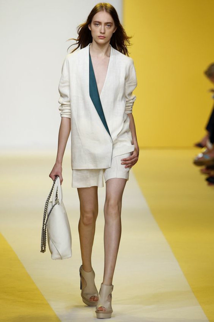 veste printemps femme blanche Akris dessous vert pétrole