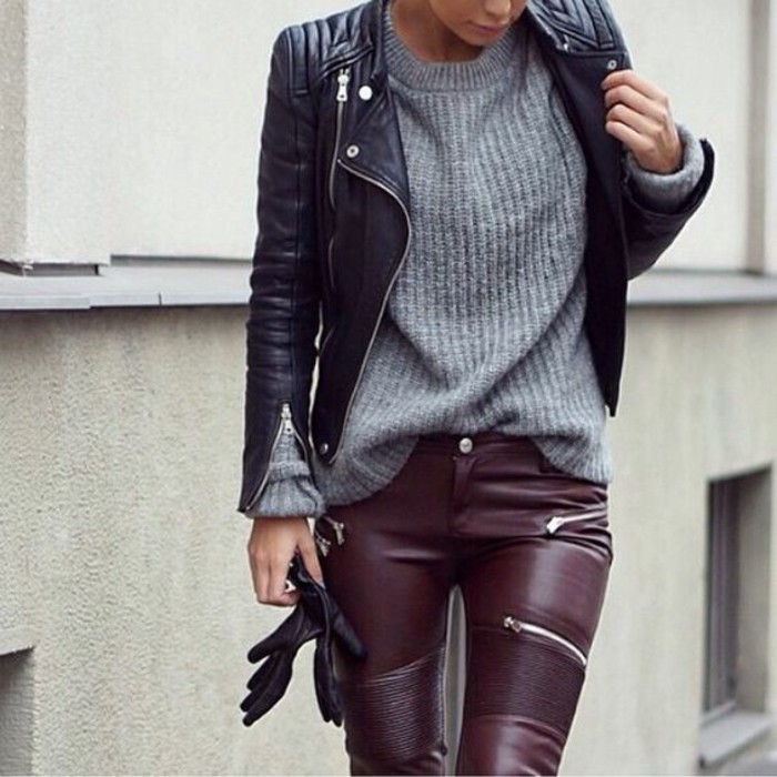 veste-en-cuir-pull-gris-pantalon-cuir-femme-couleur-bordeaux