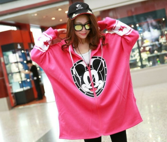 fille swagg, sweat rose à decoration Mickey Mouse, casquette noire