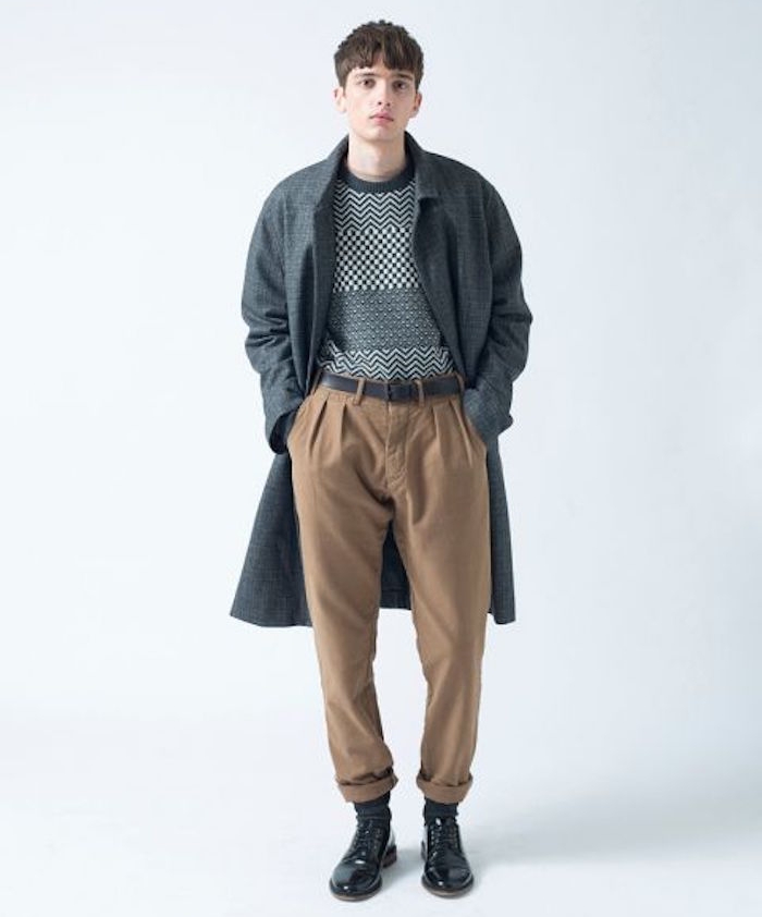 pantalon chino large style année 90 avec long manteau en laine vintage