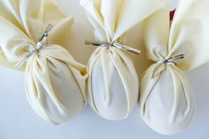 Chouette idée comment décorer vos oeufs de Paques blanc tissue