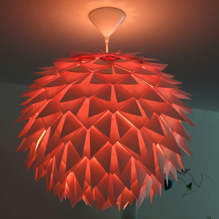 luminaire origami, décoration lumineuse, lampe en papier, technique origami
