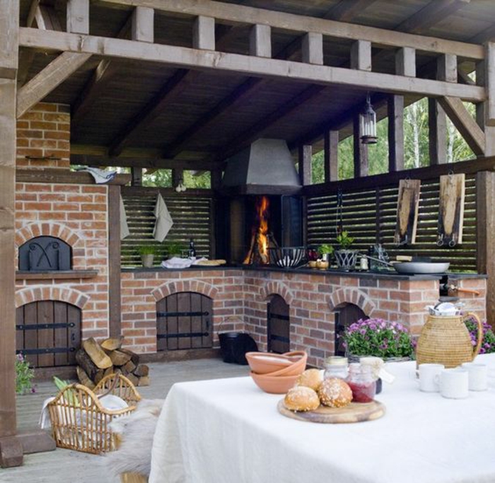 une cuisine d'été couverte de style champêtre, abri solide en bois