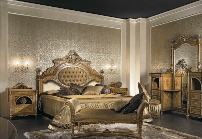 deco baroque, papier peint à motifs floraux, plafond noir, lit baroque, meubles de charme