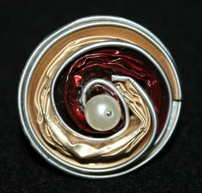 bijoux avec capsules, bague nespresso avec une perle blanche au centre