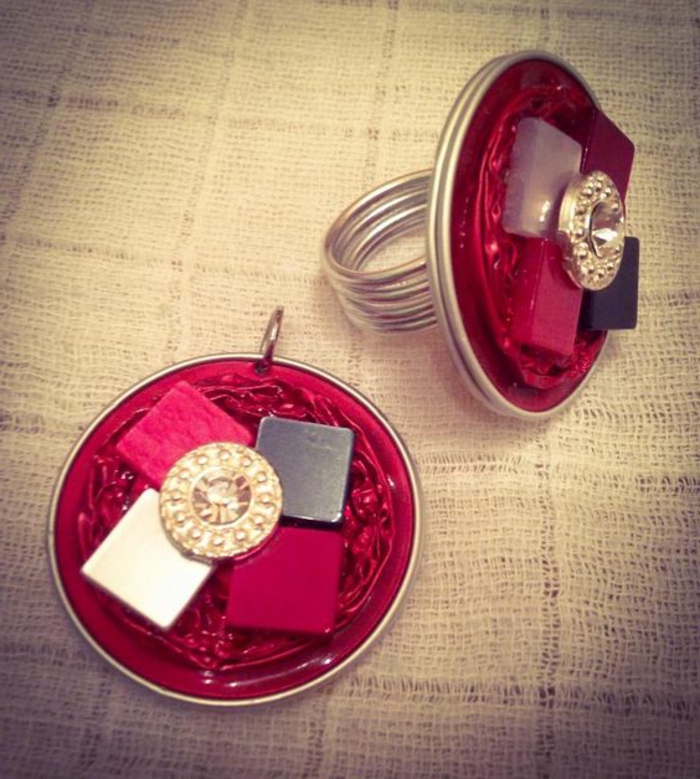 bijoux capsule nespresso, bagues massives avec gadjets décoratifs 