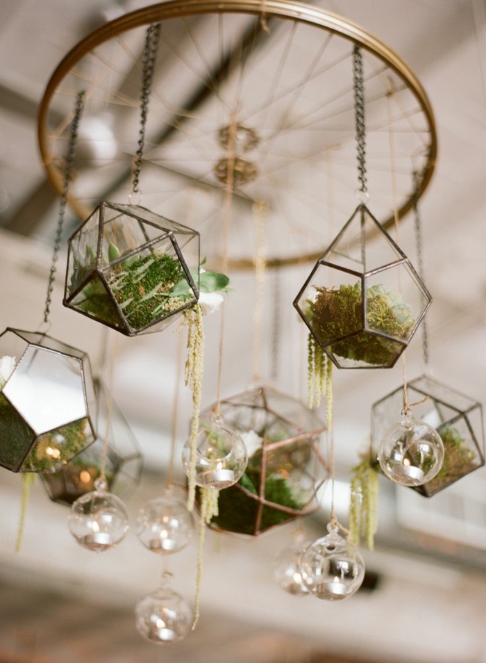 jardin miniature, lustre avec terrariums, boules en verre à suspendre, diy décoration
