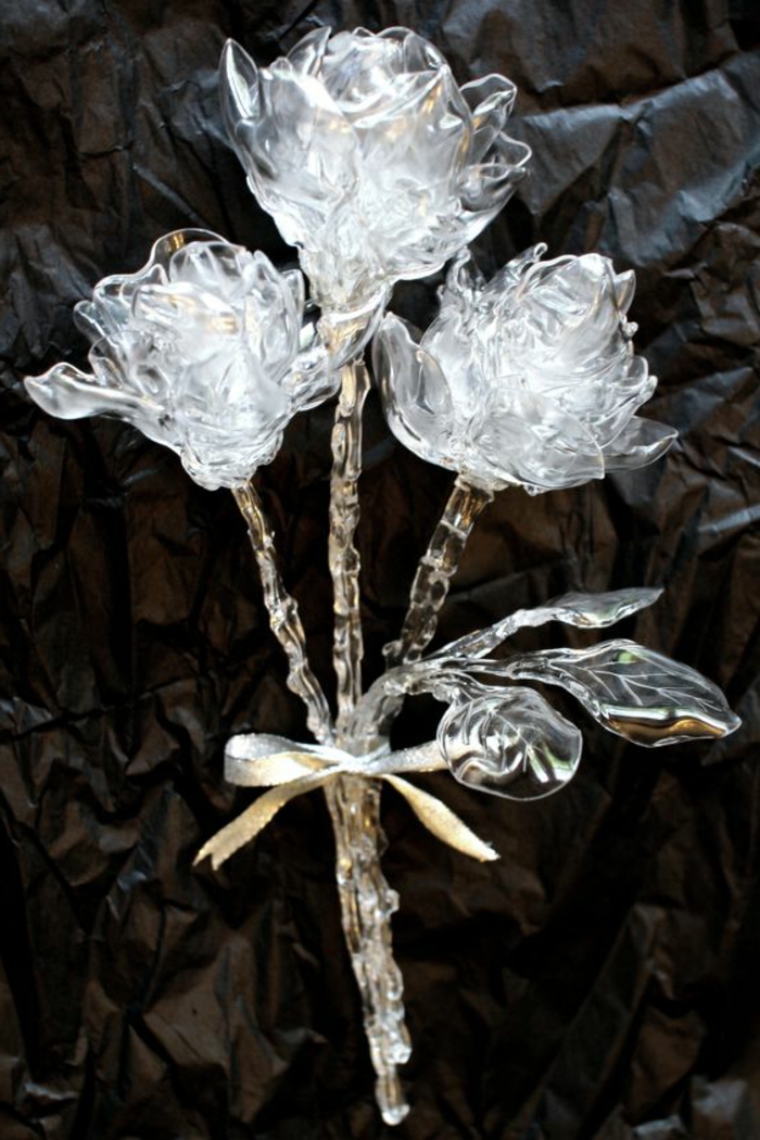 bricolage avec bouteille plastique, bouquet de fleurs sophistiqué 