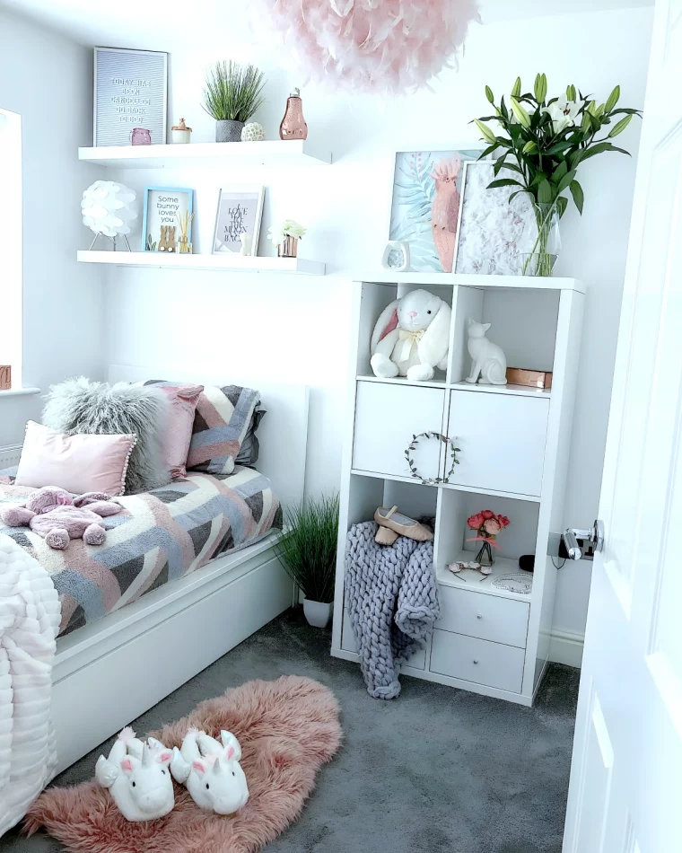 chambre blanche grise et rose pour enfant