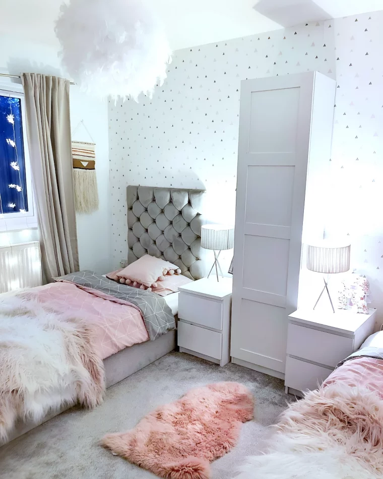 chambre d enfant filles en rose et gris tapis rose tete de lit grise