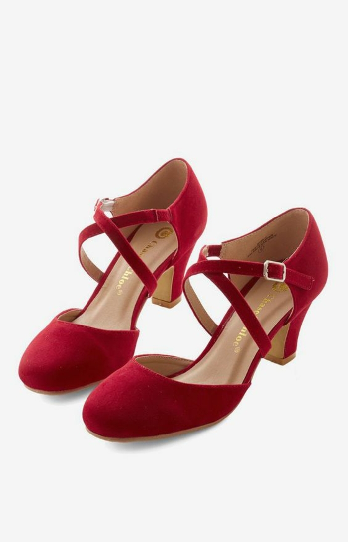 chaussures de danse en rouge vermeille bandes croisées devant 