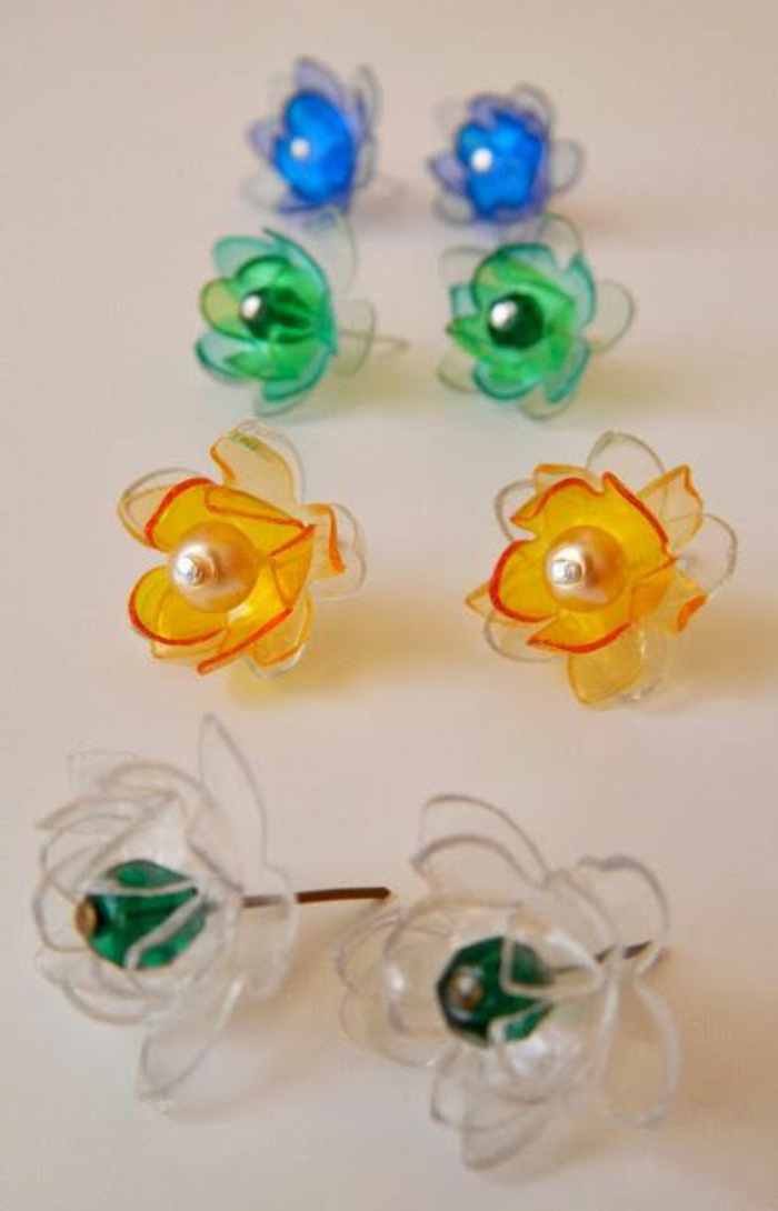 comment faire des boucles d'oreilles avec morceaux de plastique recyclée 