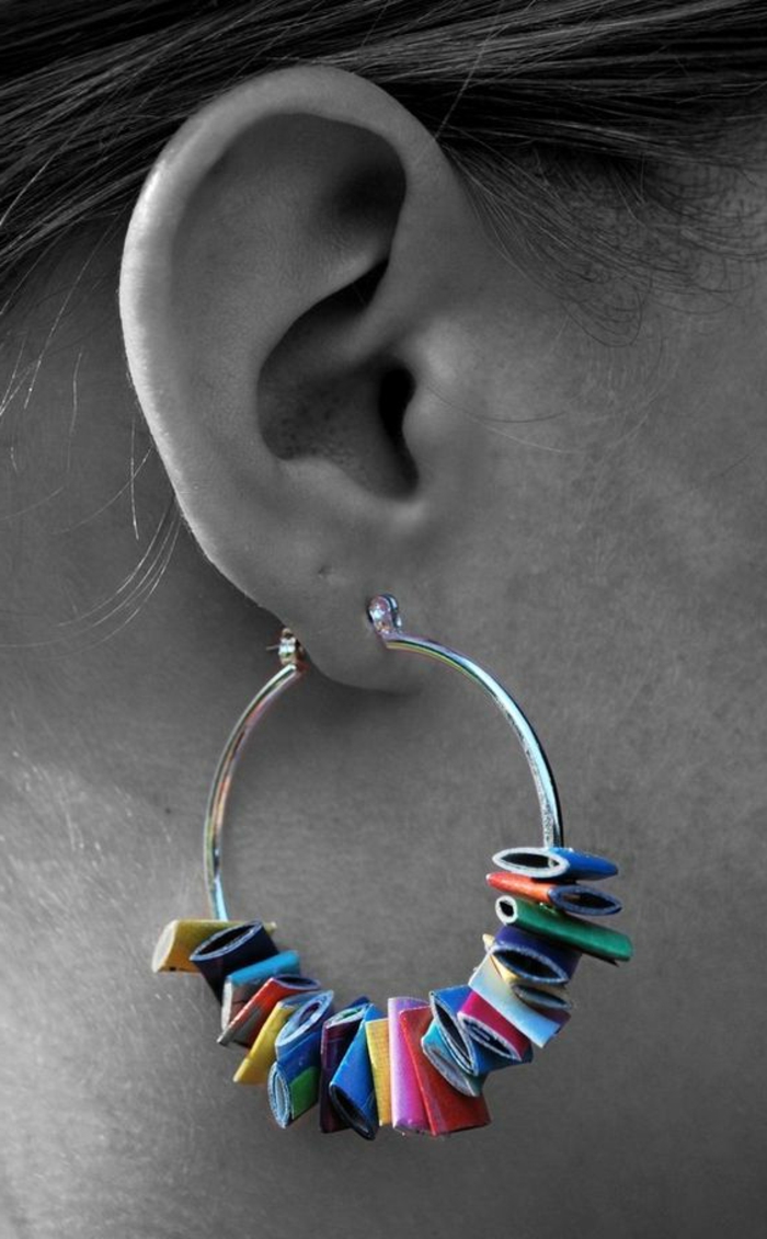 boucles d'oreilles diy avec un anneau et papier recyclé 