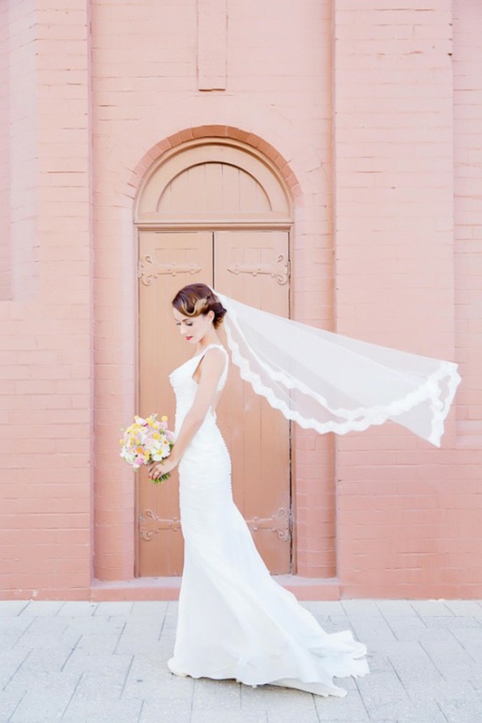 un voile mariée vintage à bordure en dentelé, robe de mariée élégante