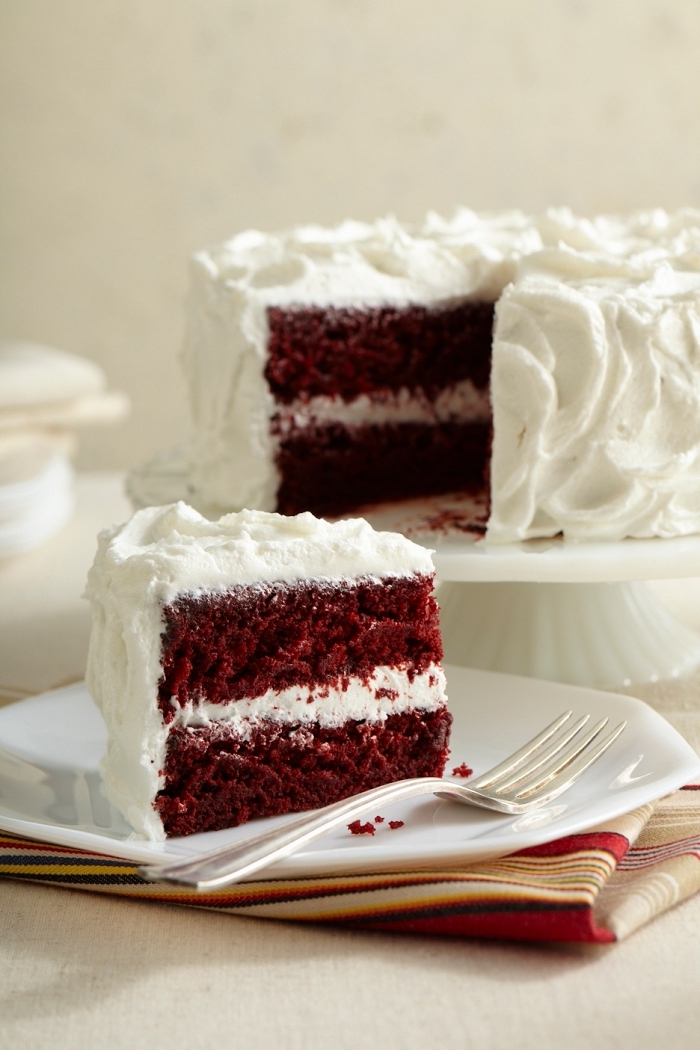 comment faire un gâteau rouge velours, recette red velvet cake facile sans oeufs, exemple dessert saint valentin