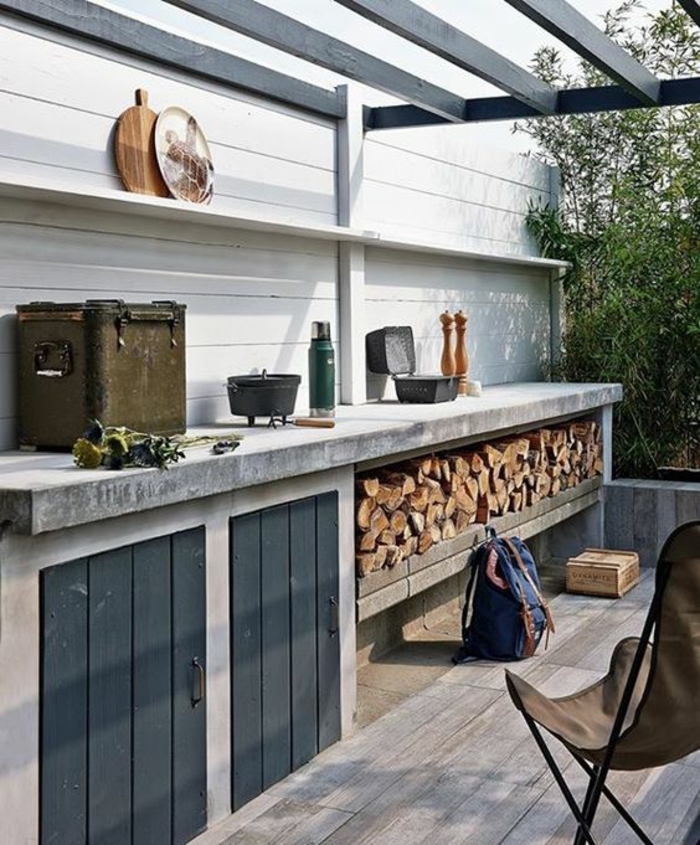 une cuisine d'extérieur en béton de style minimaliste