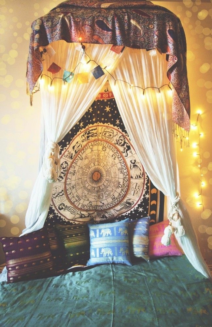 chambre hippie, jeté de lit vert, tapisserie ethnique, guirlande lumineuse