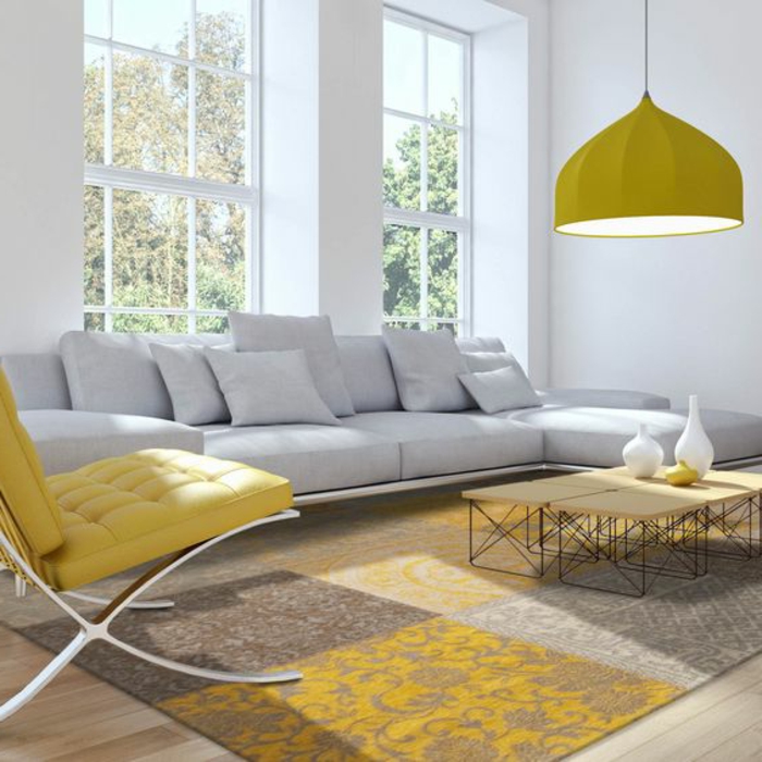 deco jaune gris, chaise jaune, plafonnier jaune design, grand sofa gris clair 