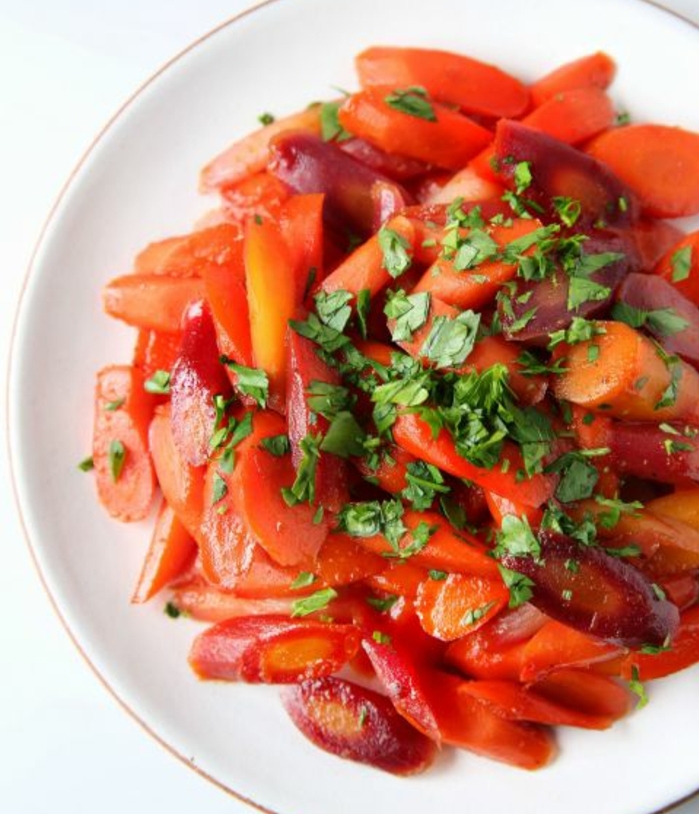 recette de carottes glacées au sucre de canne, accompagnement paques facile à faire, idée de menu de paques
