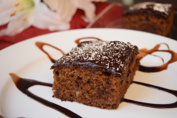 comment faire un gâteau facile et rapide sans oeufs, idée recette végétalien, exemple dessert moelleux au chocolat