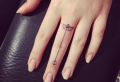 L’art minimaliste du tatouage doigt – 81 idées pour un tatouage original sur nos mains