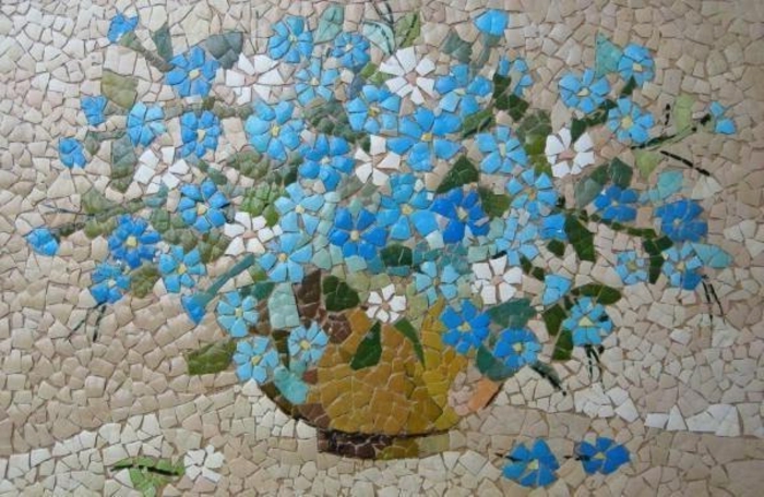 mosaique decorative de morceaux de coquilles d oeufs colorés, fleurs dans un pot de fleur, dessin réalisé avec des coquilles