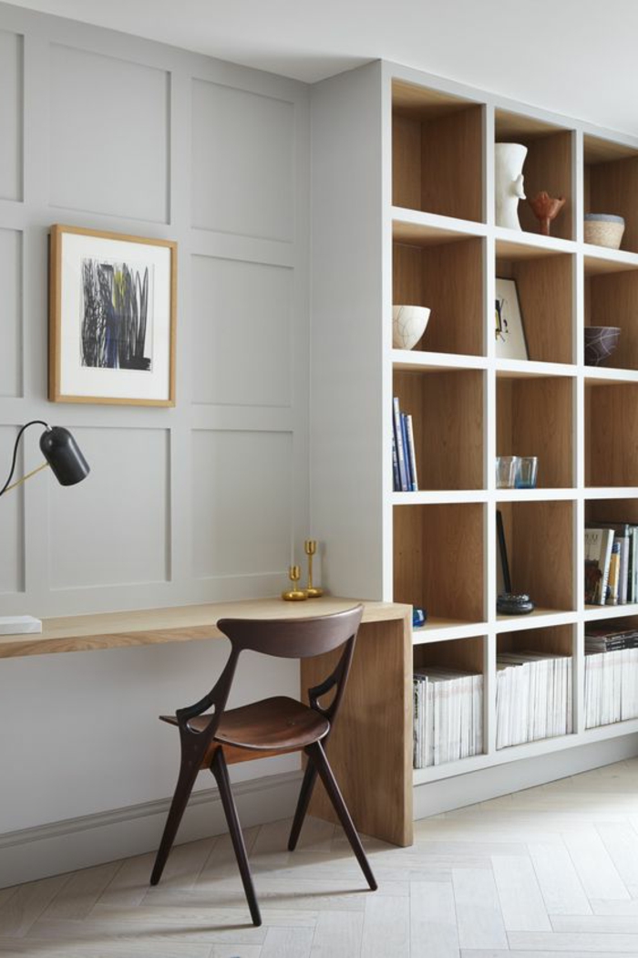 déco minimaliste, étagère en cubes, bureau suspendu, décoration en gris pâle 