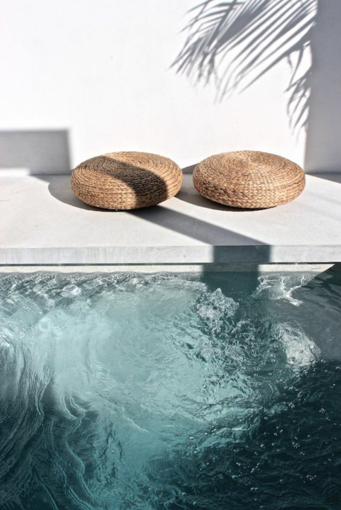 entourage piscine en béton effet marbre, piscine au design chic