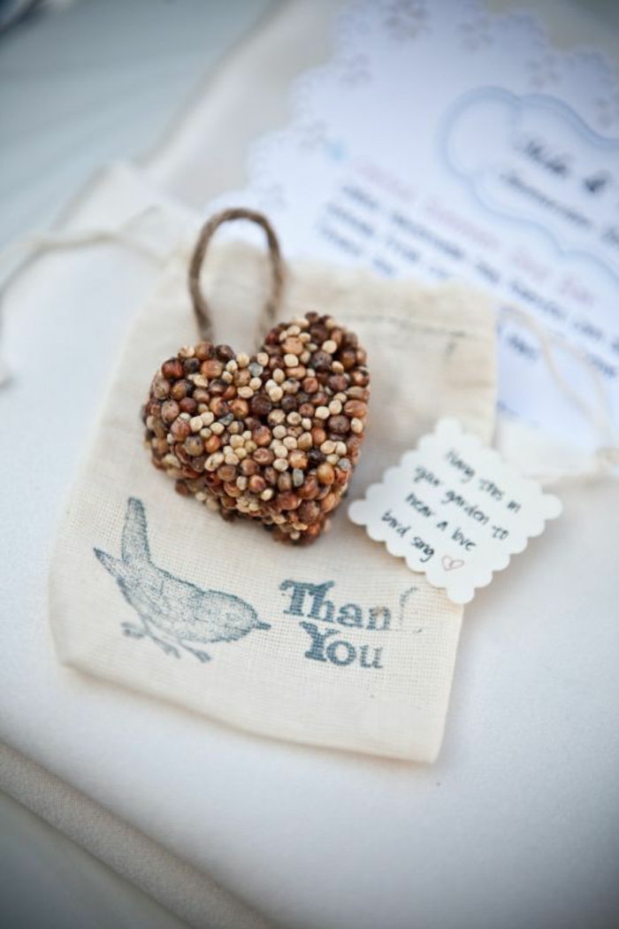 Cadeaux invités anniversaire idée offrir petit cadeau à vos invités mariage - nourriture oiseaux 